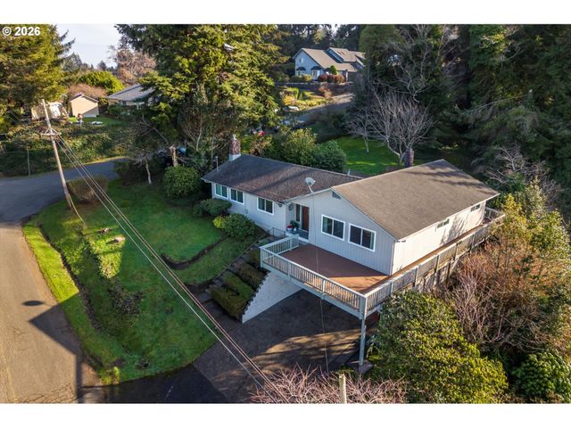 1376 D St, Coos Bay, OR 97420