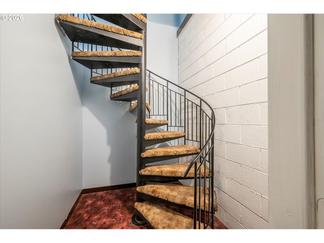 1376 D St, Coos Bay, OR 97420