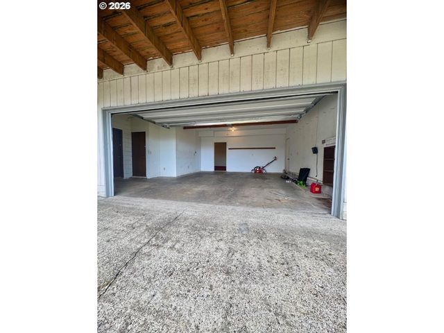 1376 D St, Coos Bay, OR 97420