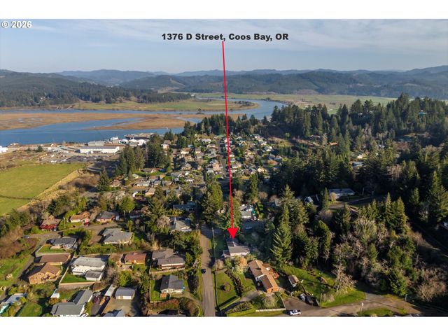 1376 D St, Coos Bay, OR 97420