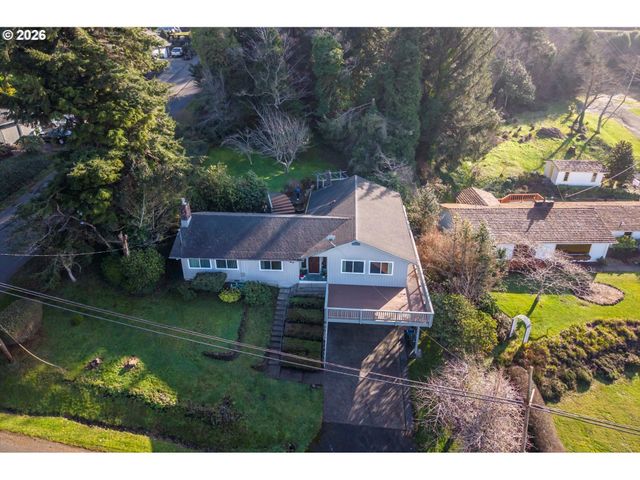 1376 D St, Coos Bay, OR 97420