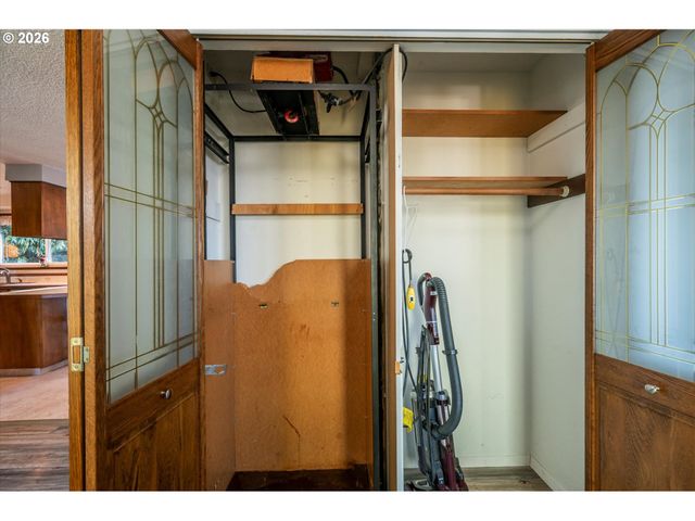 1376 D St, Coos Bay, OR 97420