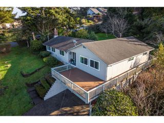 1376 D St, Coos Bay, OR 97420