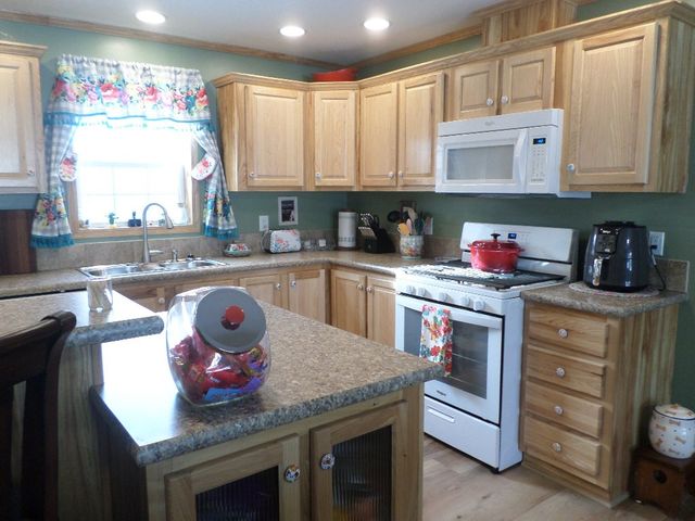 1520 PINEGROVE Way, Erie, PA 16509