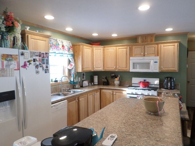 1520 PINEGROVE Way, Erie, PA 16509