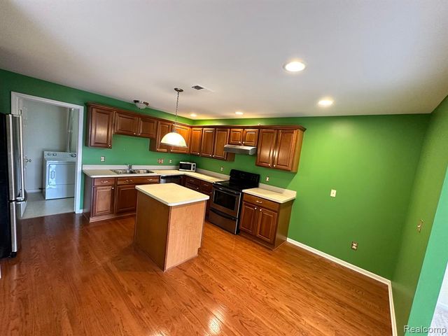 39700 Rockcrest Lane, Northville, MI 48168