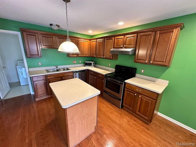39700 Rockcrest Lane, Northville, MI 48168