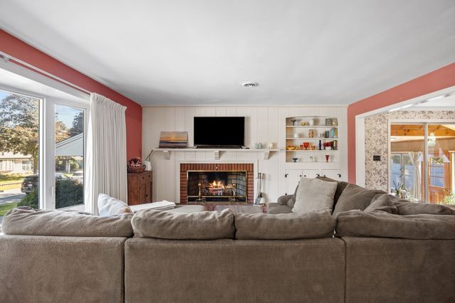 122 Westwood Dr, Whitman, MA 02382