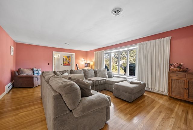 122 Westwood Dr, Whitman, MA 02382