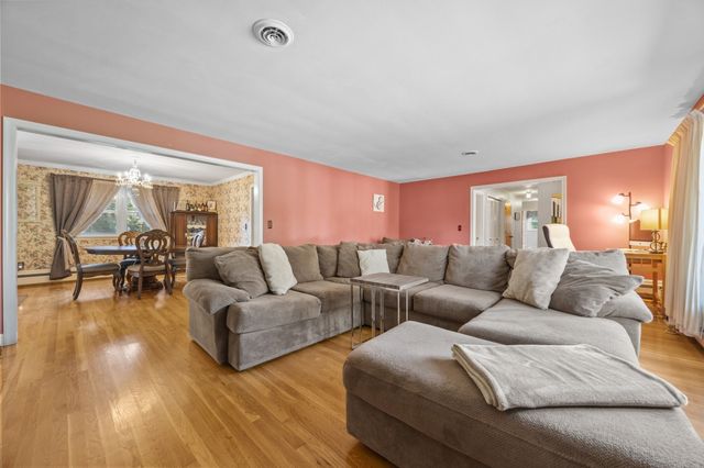 122 Westwood Dr, Whitman, MA 02382