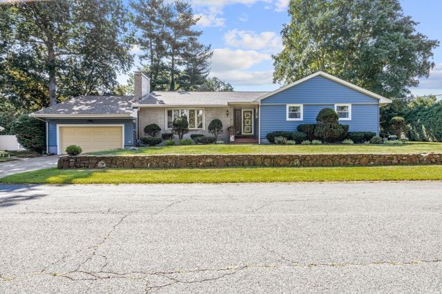 122 Westwood Dr, Whitman, MA 02382