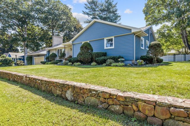 122 Westwood Dr, Whitman, MA 02382