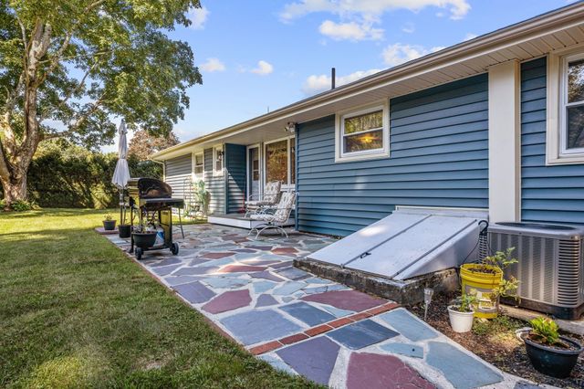 122 Westwood Dr, Whitman, MA 02382