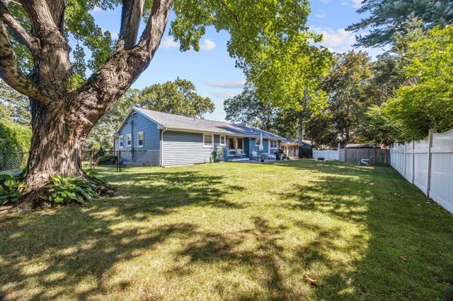 122 Westwood Dr, Whitman, MA 02382