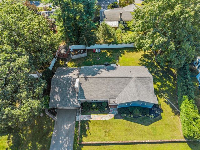122 Westwood Dr, Whitman, MA 02382