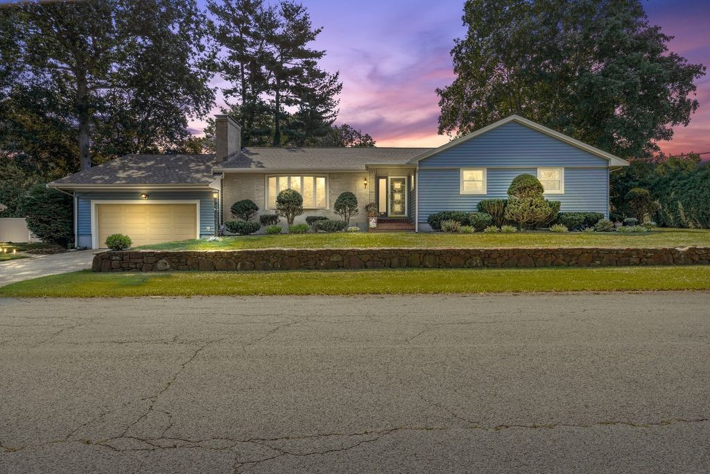 122 Westwood Dr, Whitman, MA 02382