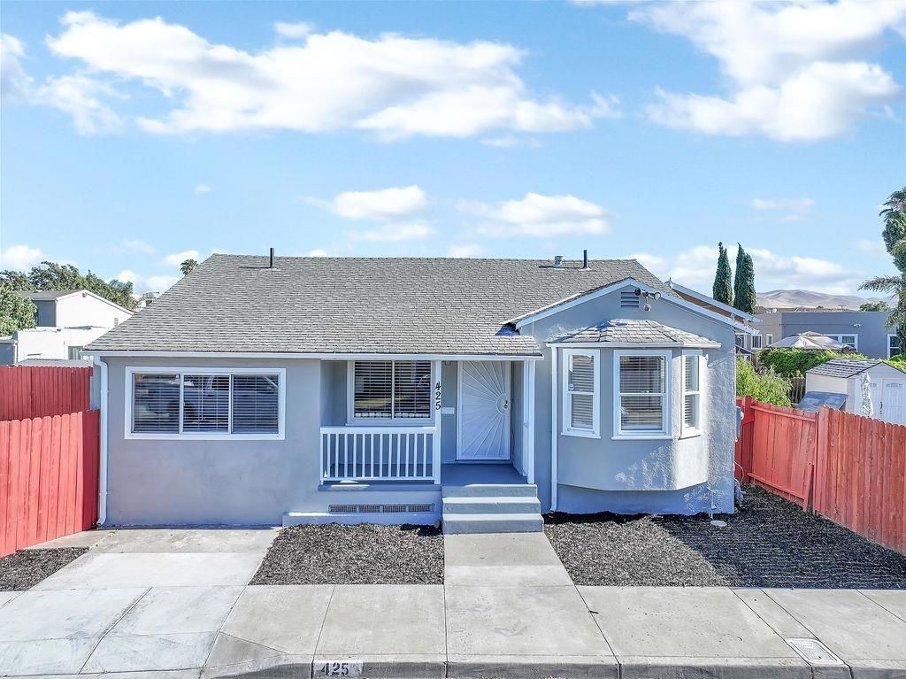 Image 1 of property listing at 425 W 8th Street, Pittsburg, CA 94565