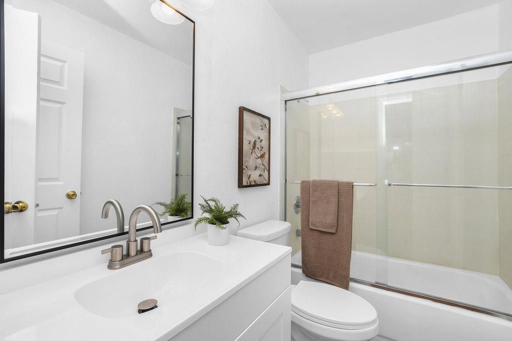 Image 14 of property listing at 425 W 8th Street, Pittsburg, CA 94565