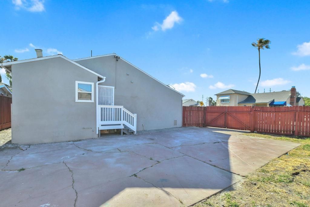 Image 23 of property listing at 425 W 8th Street, Pittsburg, CA 94565