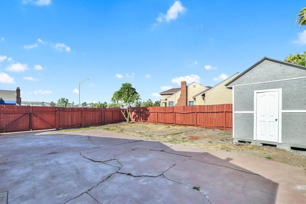 Image 26 of property listing at 425 W 8th Street, Pittsburg, CA 94565