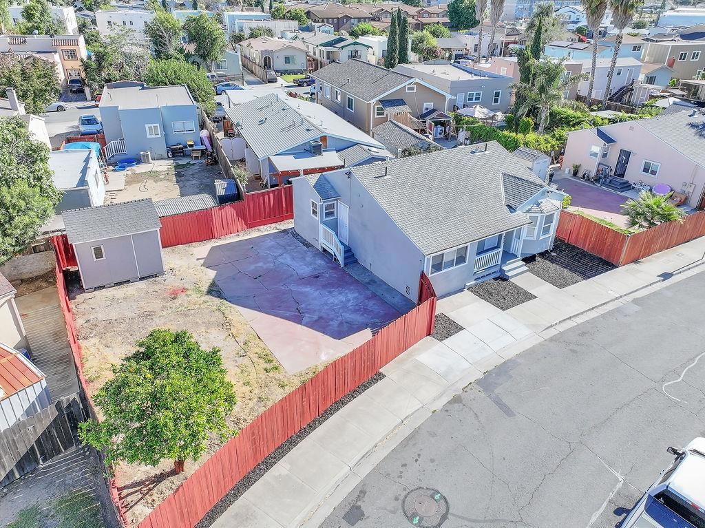 Image 28 of property listing at 425 W 8th Street, Pittsburg, CA 94565