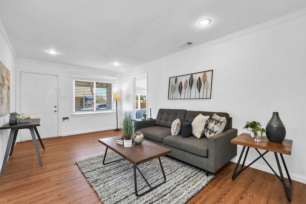 Image 6 of property listing at 425 W 8th Street, Pittsburg, CA 94565
