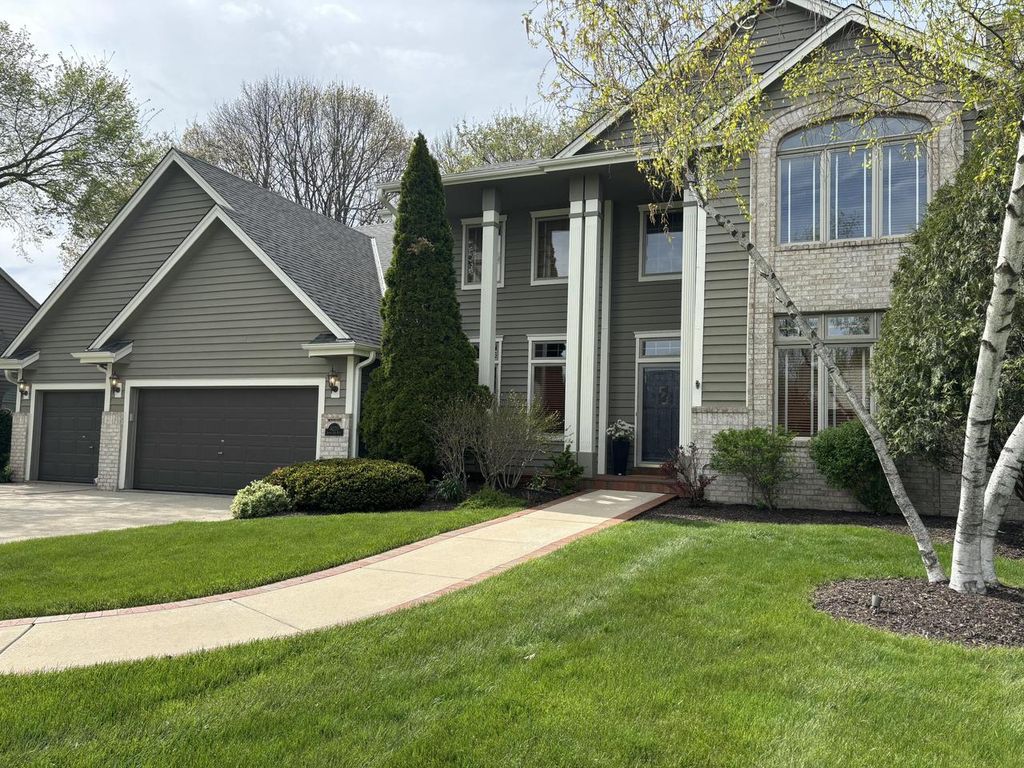 14220 W North Oak BOULEVARD, New Berlin, WI 53151
