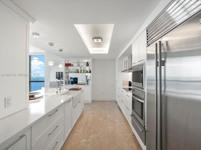 1331 Brickell Bay Dr 1811, Miami, FL 33131