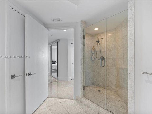 1331 Brickell Bay Dr 1811, Miami, FL 33131