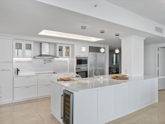 1331 Brickell Bay Dr 1811, Miami, FL 33131