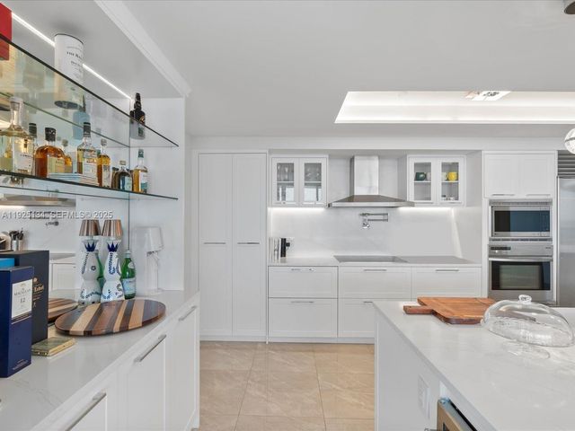 1331 Brickell Bay Dr 1811, Miami, FL 33131