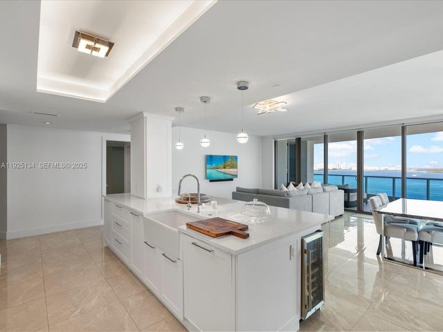 1331 Brickell Bay Dr 1811, Miami, FL 33131