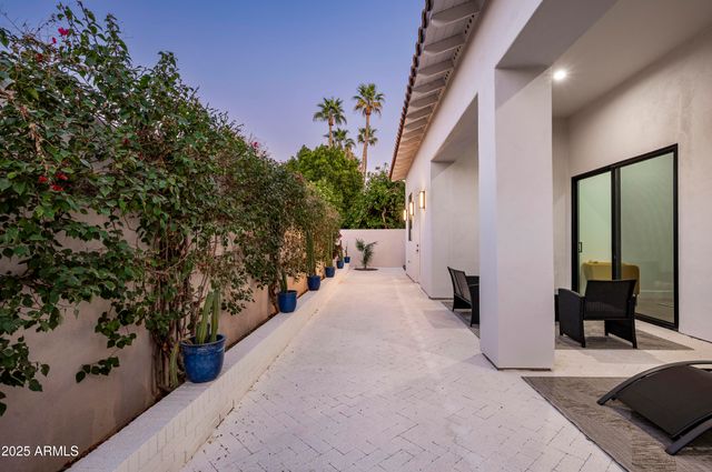 7614 E Cactus Wren Road, Scottsdale, AZ 85250