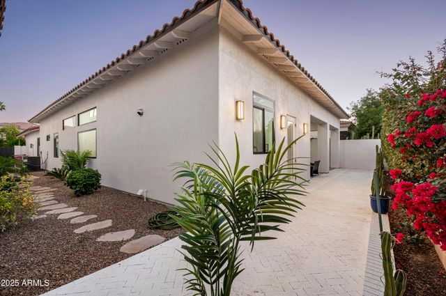7614 E Cactus Wren Road, Scottsdale, AZ 85250