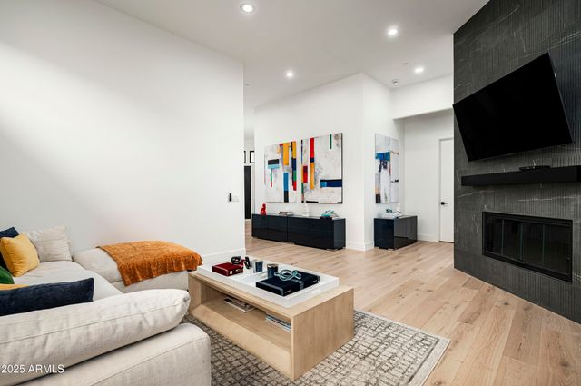 7614 E Cactus Wren Road, Scottsdale, AZ 85250