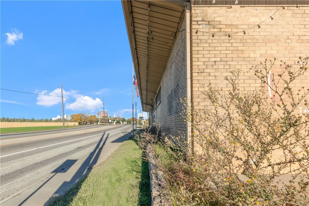 205 North Market Street, Hearne, TX 77859 — photo 3