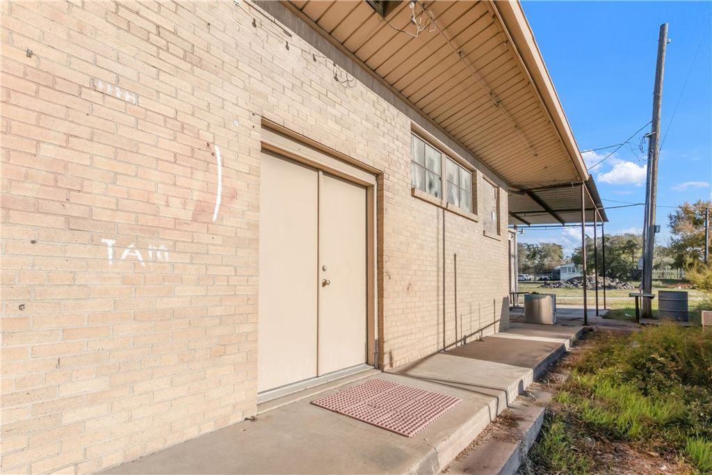 205 North Market Street, Hearne, TX 77859 — photo 4
