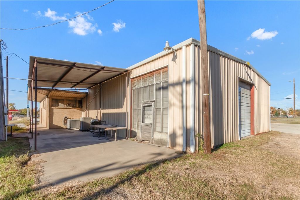 205 North Market Street, Hearne, TX 77859 — photo 5