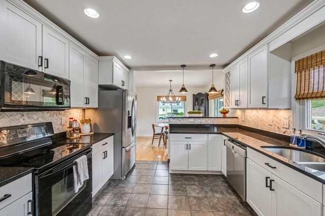 10422 Hillside AVENUE, Wauwatosa, WI 53222