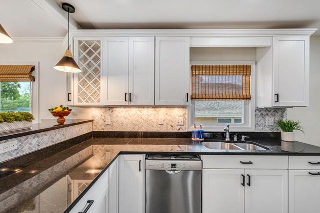 10422 Hillside AVENUE, Wauwatosa, WI 53222