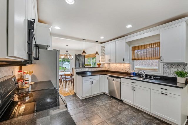 10422 Hillside AVENUE, Wauwatosa, WI 53222