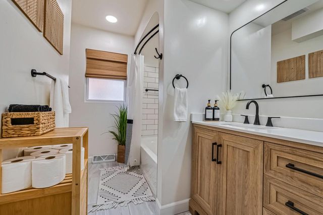 10422 Hillside AVENUE, Wauwatosa, WI 53222
