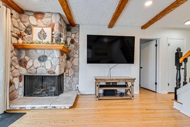 10422 Hillside AVENUE, Wauwatosa, WI 53222
