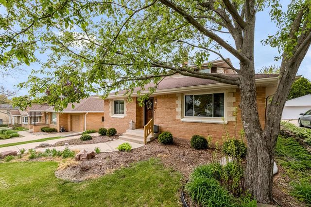 10422 Hillside AVENUE, Wauwatosa, WI 53222