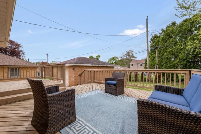 10422 Hillside AVENUE, Wauwatosa, WI 53222