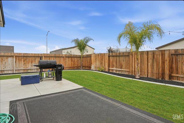 7808 Savannah Height Avenue, Bakersfield, CA 93313