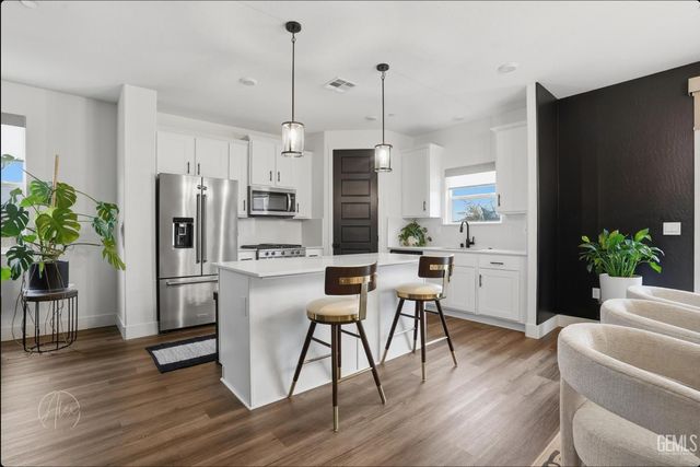 7808 Savannah Height Avenue, Bakersfield, CA 93313