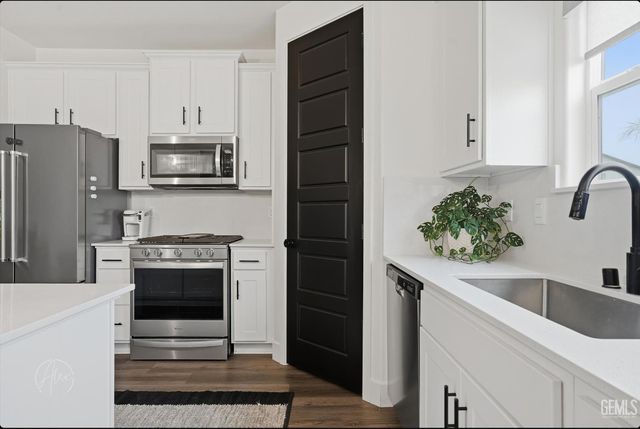 7808 Savannah Height Avenue, Bakersfield, CA 93313