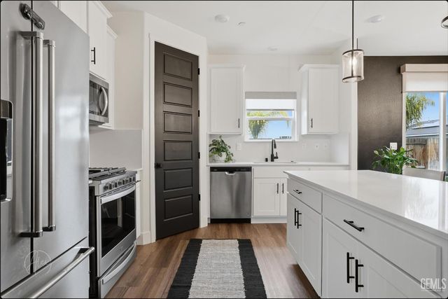 7808 Savannah Height Avenue, Bakersfield, CA 93313