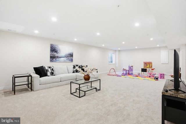 912 CLARENDON FARM LN, Brunswick, MD 21716